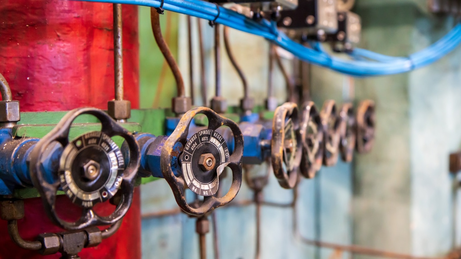 The Benefits of Global Equipment Trade for Construction Businesses